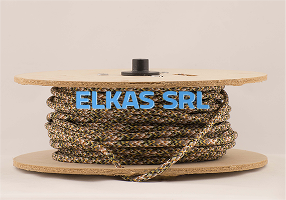 Nossos cabos são certificados. Eles também têm um processo de colagem que os impede de serem desintegrados em sua armadura